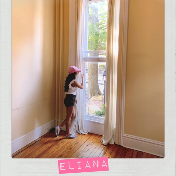 Meet your Posher, Eliana - Picture 2 of 3